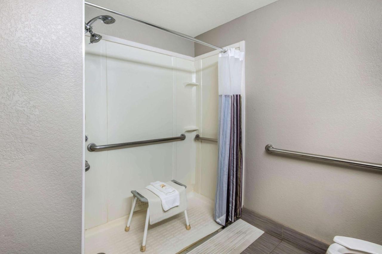 La Quinta By Wyndham Brooks City Base 3* San Antonio