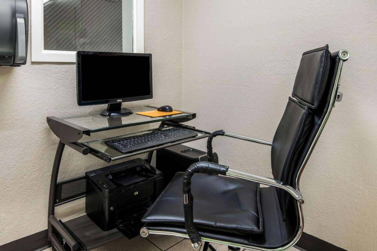 Hotel La Quinta By Wyndham Brooks City Base San Antonio