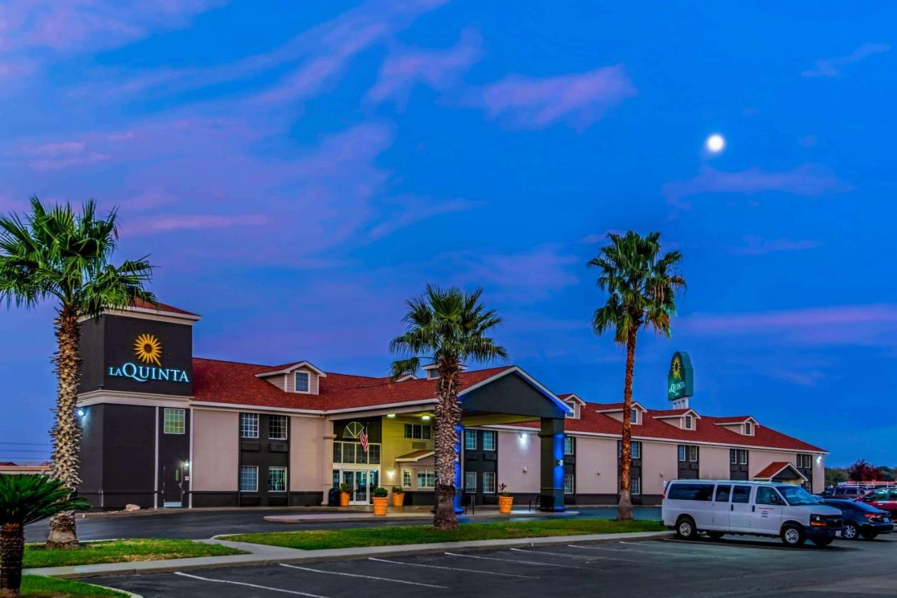 La Quinta By Wyndham Brooks City Base Hotel