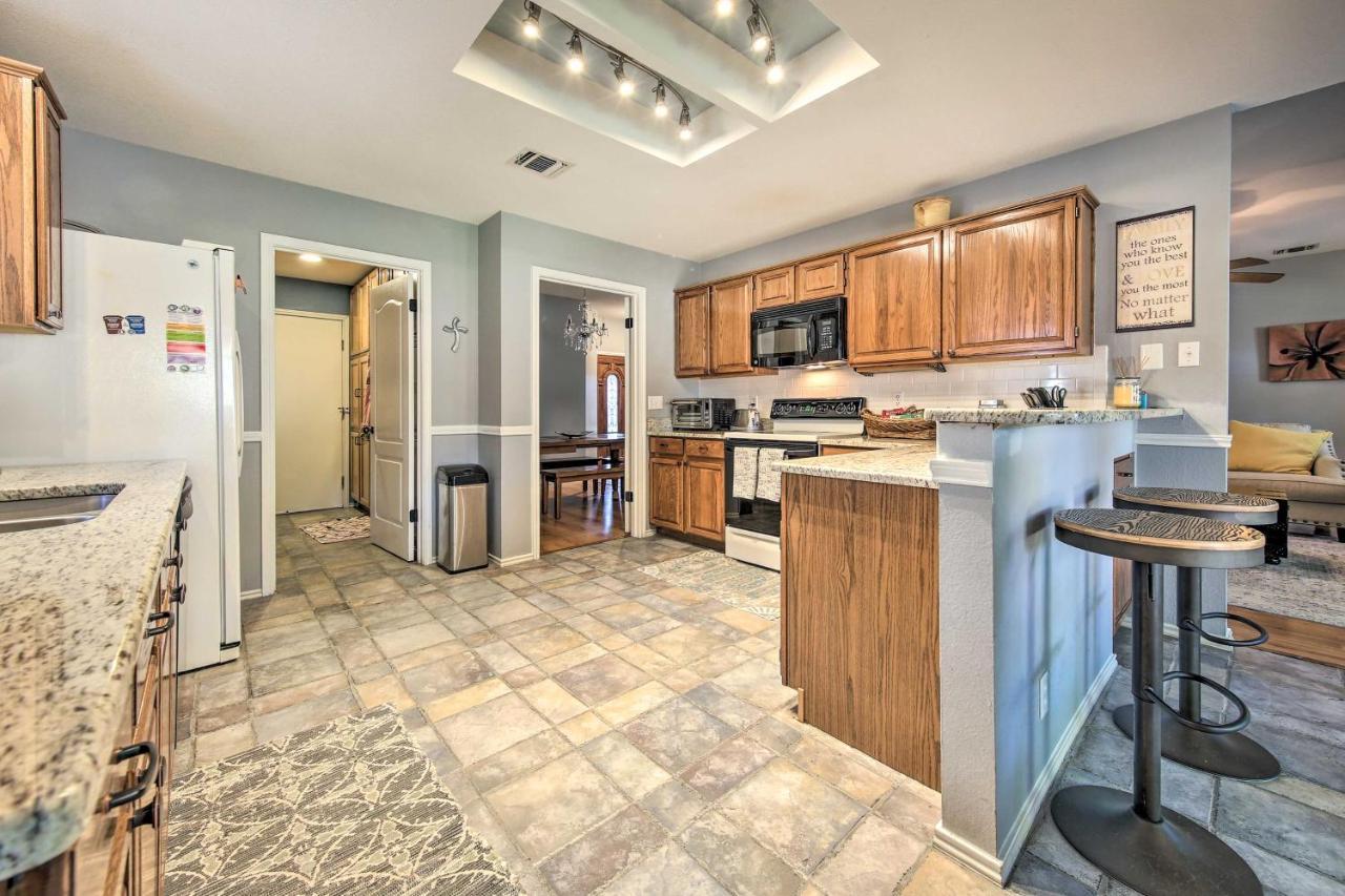 Peaceful Oasis With Private Pool And Grill San Antonio