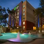 H I Express & Suites San Antonio Medical-Six Flags
