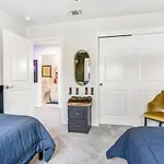 The Selfie House