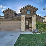 San Antonio Home With Yard About 8 Mi To Lackland!