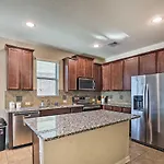 San Antonio Home With Yard About 8 Mi To Lackland!