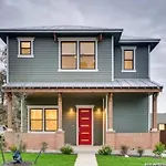 The Alamo Riverwalk Pearl Modern 4 Bedroom Home