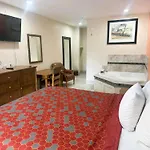 Pecan Valley Inn & Suites