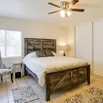 Sunny San Antonio Home With Backyard And Patio!