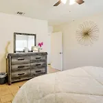 Sunny San Antonio Home With Backyard And Patio!