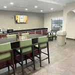 Super 8 by Wyndham San Antonio/Alamodome Area
