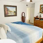 Lovely 2 Bedroom Hidden Gem At The Botanical Garden Unit 3