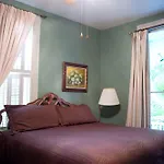 Arbor House Suites Bed And Breakfast