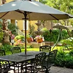 Arbor House Suites Bed And Breakfast
