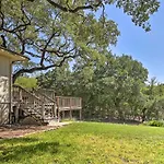 Family-Friendly San Antonio Home With Hot Tub And Deck