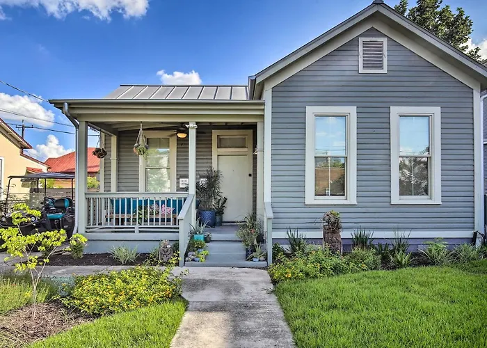 Charming Getaway Less Than 1 Mi To Dtwn And River Walk!