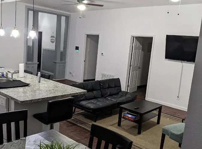 Cozy *Downtown Getaway*