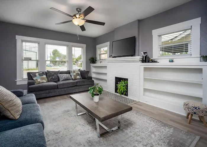 Spacious Home Near Downtown San Antonio
