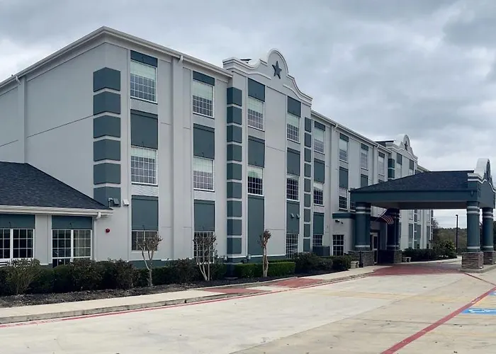 Super 8 by Wyndham San Antonio/Alamodome Area