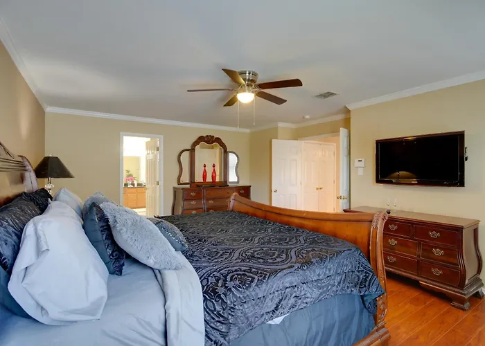 San Antonio Home With Pool Access Near Lackland Afb