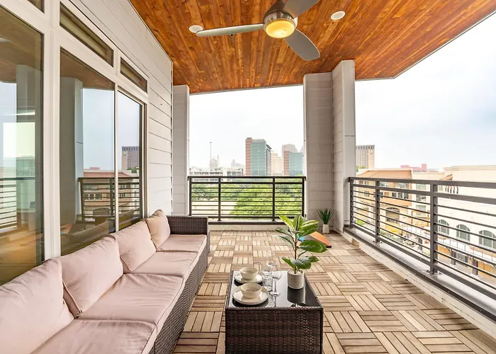 Riverwalk Penthouse Oasis W/Free Parking Gym Pool