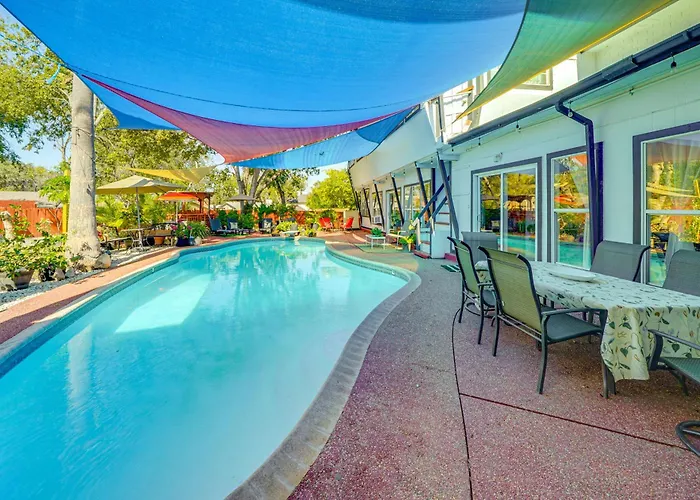Huge San Antonio Villa - Large Groups Welcome