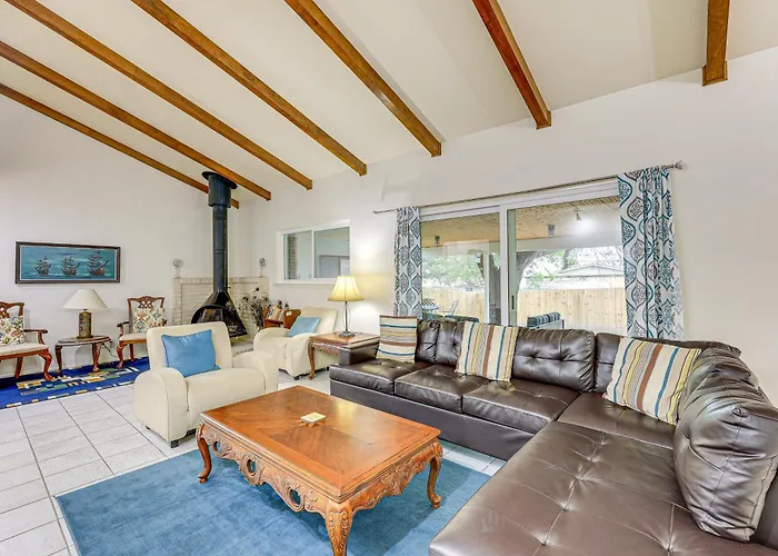 Charming San Antonio Abode About 10 Mi To River Walk!