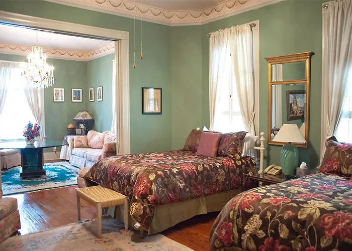 Arbor House Suites Bed And Breakfast