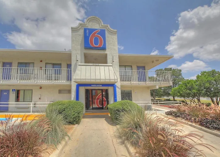 Motel 6 San Antonio, TX - Fiesta
