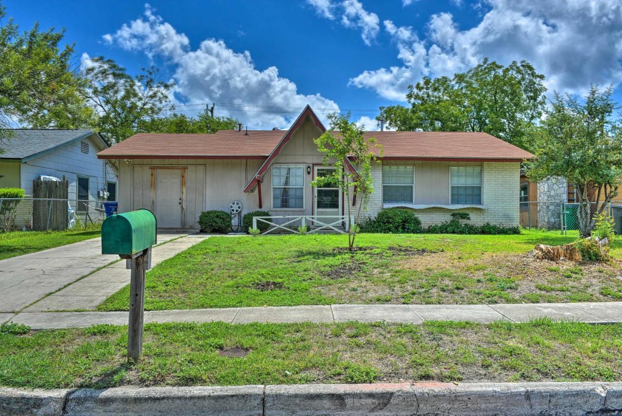 Cozy Family 3 Mi To Lackland Afb Holiday home