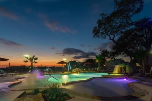 Hotel H I Express & Medical-six Flags 3*