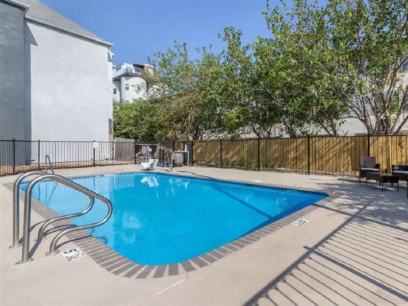 Quality Downtown - Near Market Square Hotel
