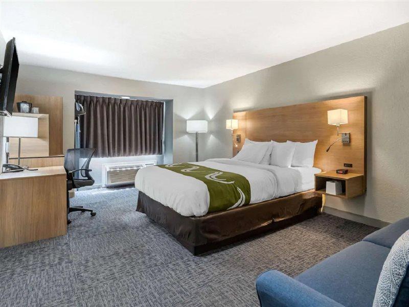 Hotel Quality Downtown - Near Market Square