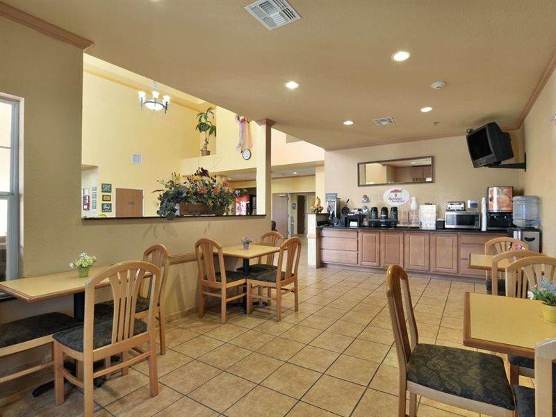 Super 8 By Wyndham San Antonio/alamodome Area Hotel 2*