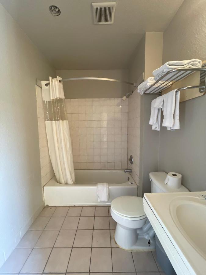Seaworld & Lackland Afb Hotel San Antonio