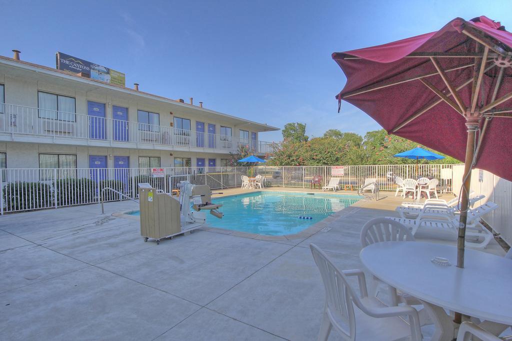 6 San Antonio, Tx Six Flags Fiesta Tx - La Cantera Area Hotel 2*
