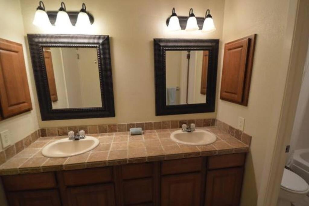 Cheerful 3-bedroom With A Pool * San Antonio
