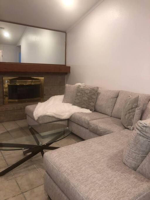 Cheerful 3-bedroom With A Pool *
