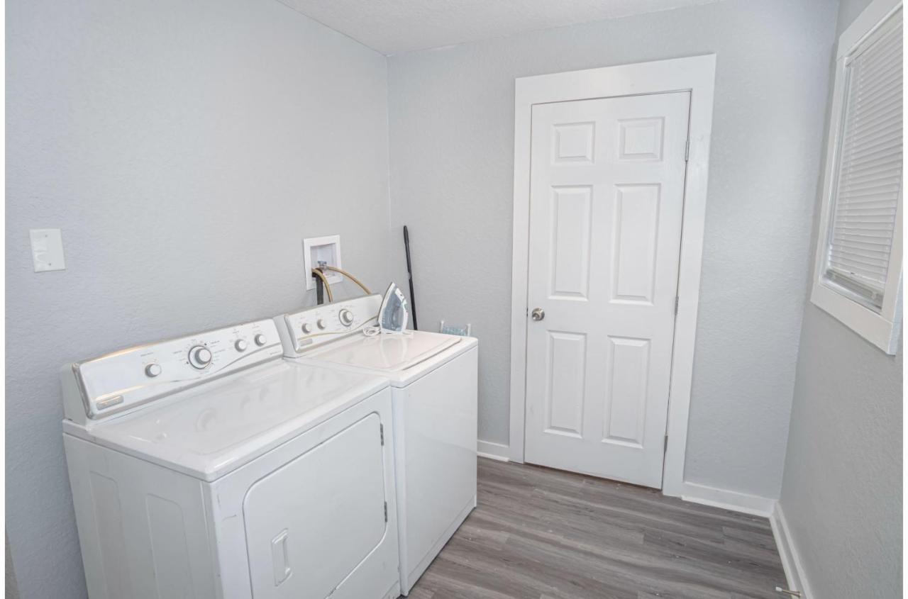 Wonderful 3 Bedroom 2 Ba Near Downtown *