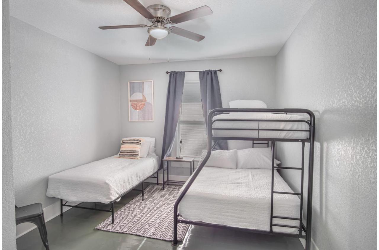 Holiday home Wonderful 3 Bedroom 2 Ba Near Downtown *
