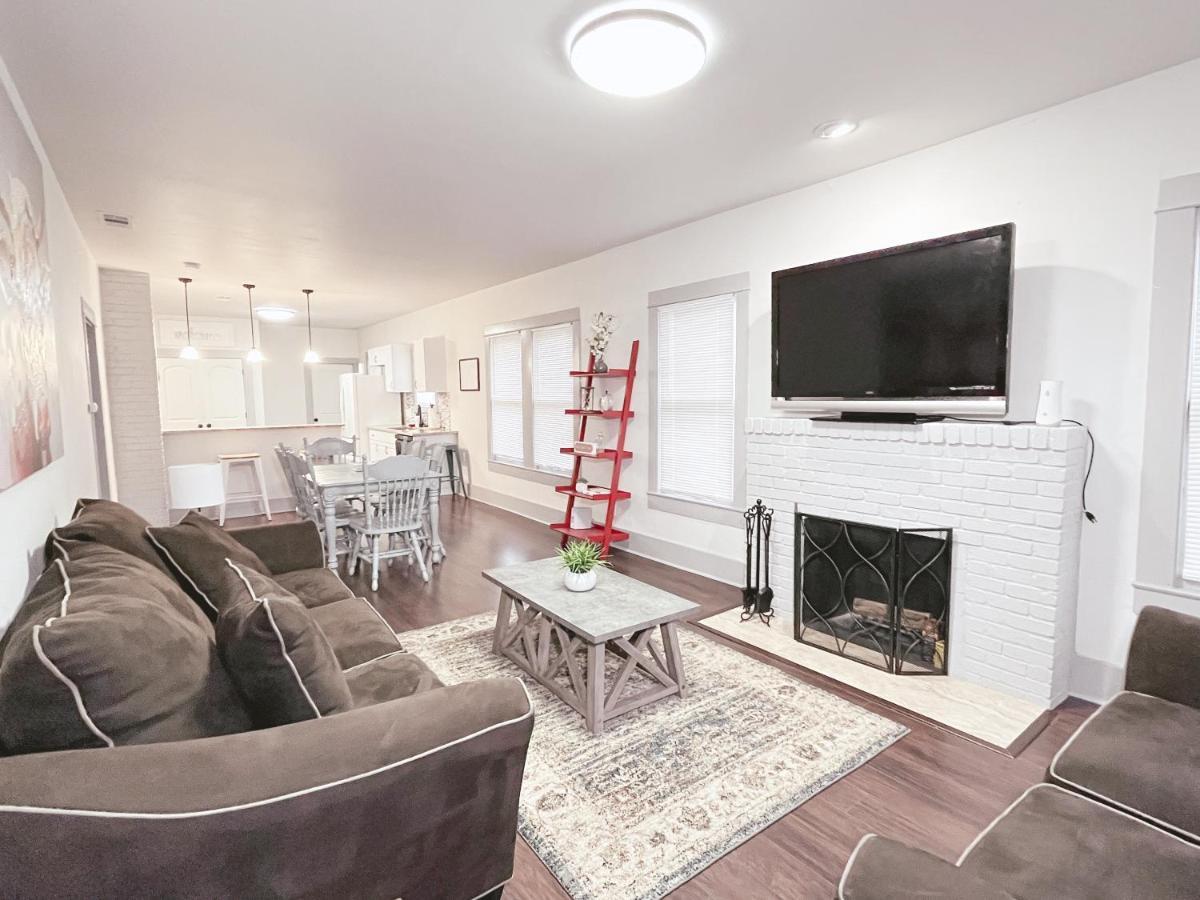 The Farmhouse - Family Friendly Downtown Holiday home San Antonio
