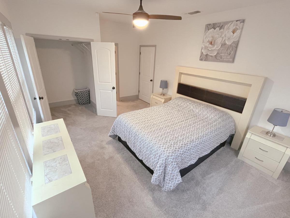 The Farmhouse - Family Friendly Downtown