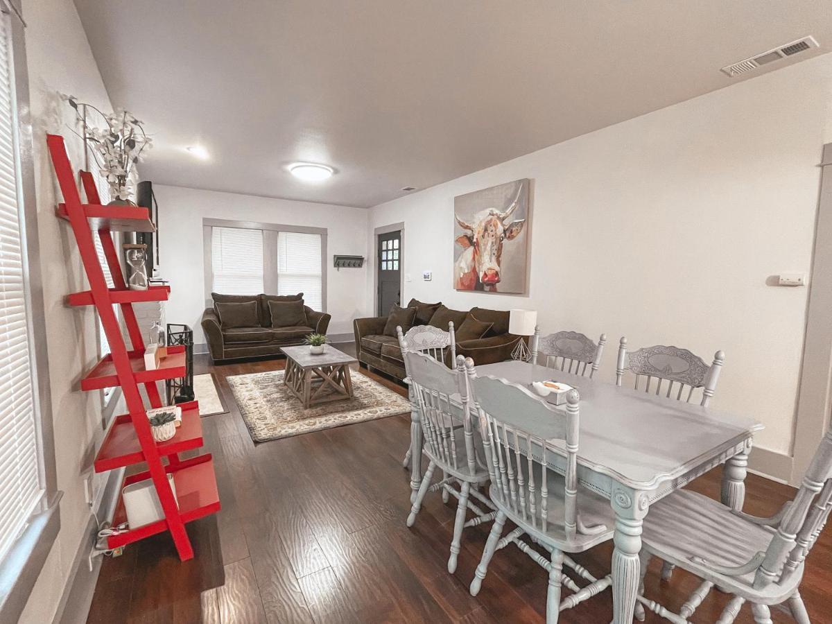 The Farmhouse - Family Friendly Downtown Holiday home San Antonio