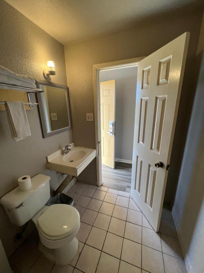 Seaworld & Lackland Afb Hotel *