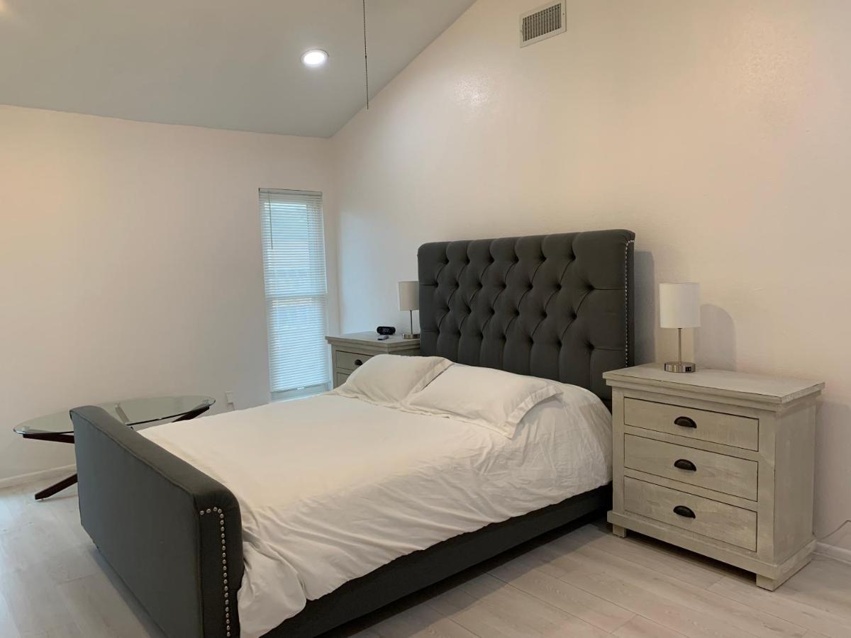 Cheerful 3-bedroom With A Pool
