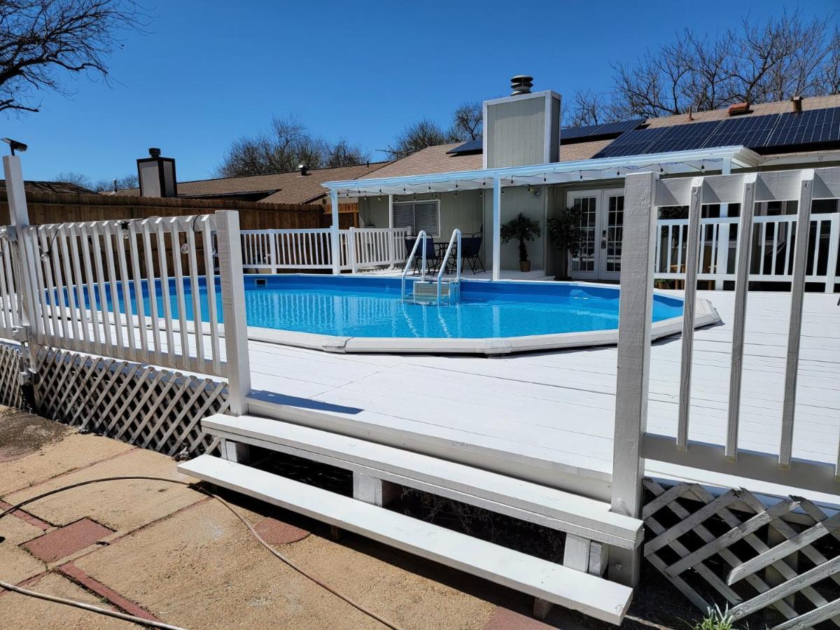 Cheerful 3-bedroom With A Pool Holiday home *