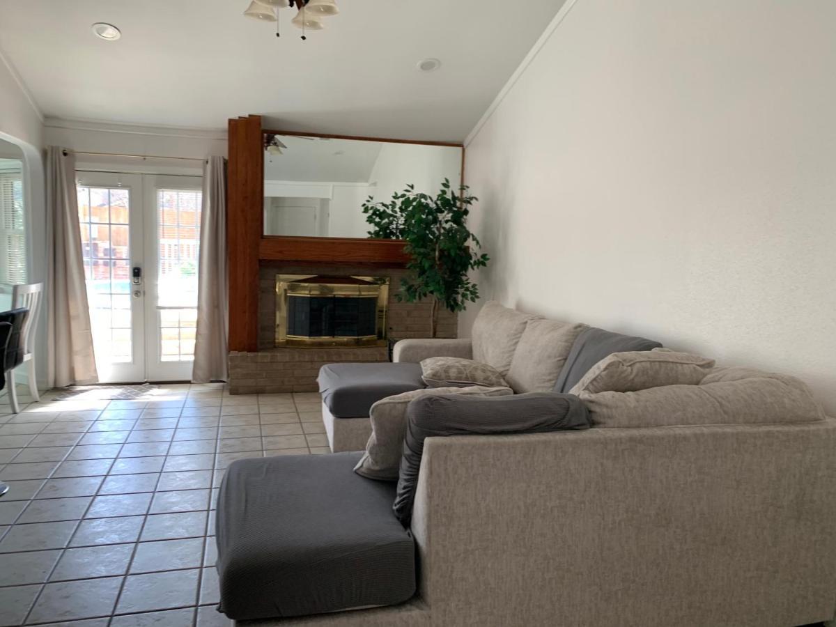 Cheerful 3-bedroom With A Pool Holiday home