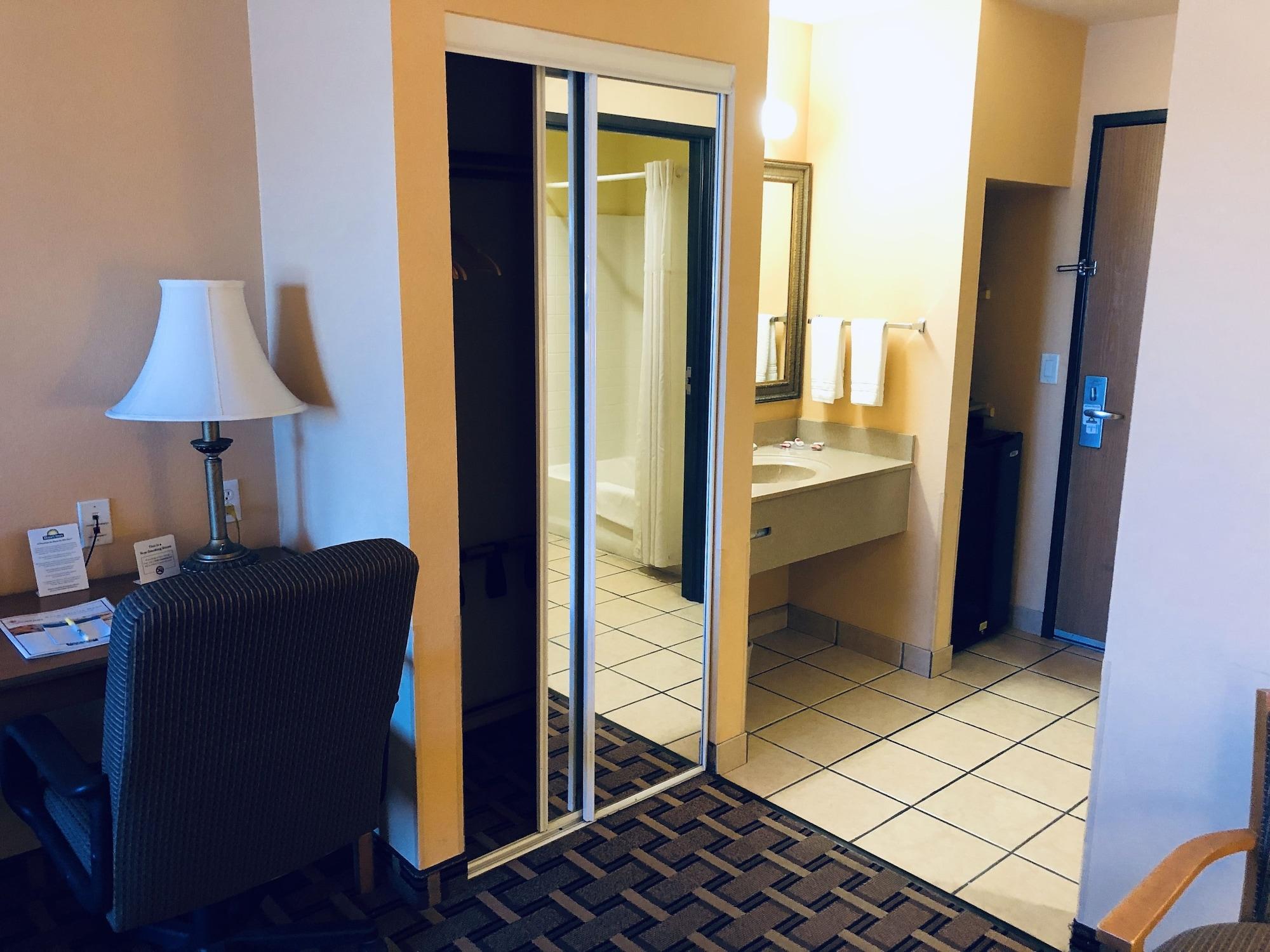 Days & By Wyndham North/stone Oak San Antonio