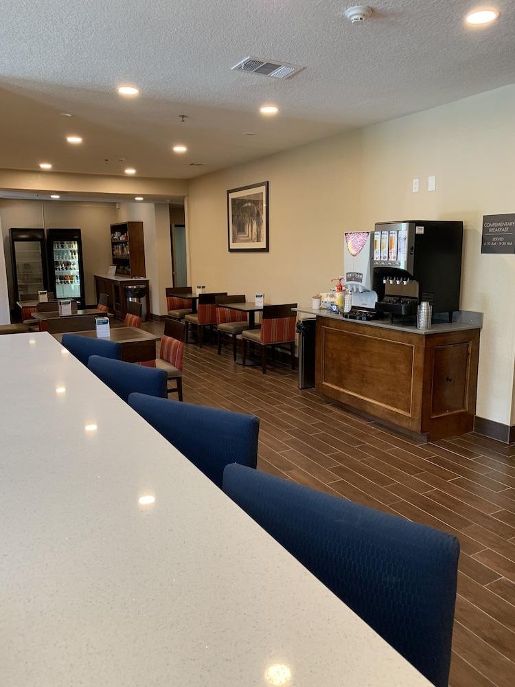 Comfort Airport North Hotel