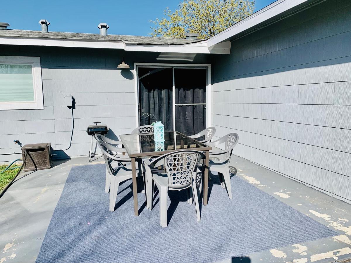 Blue-door @maywood - Modern Spaces Guest house *