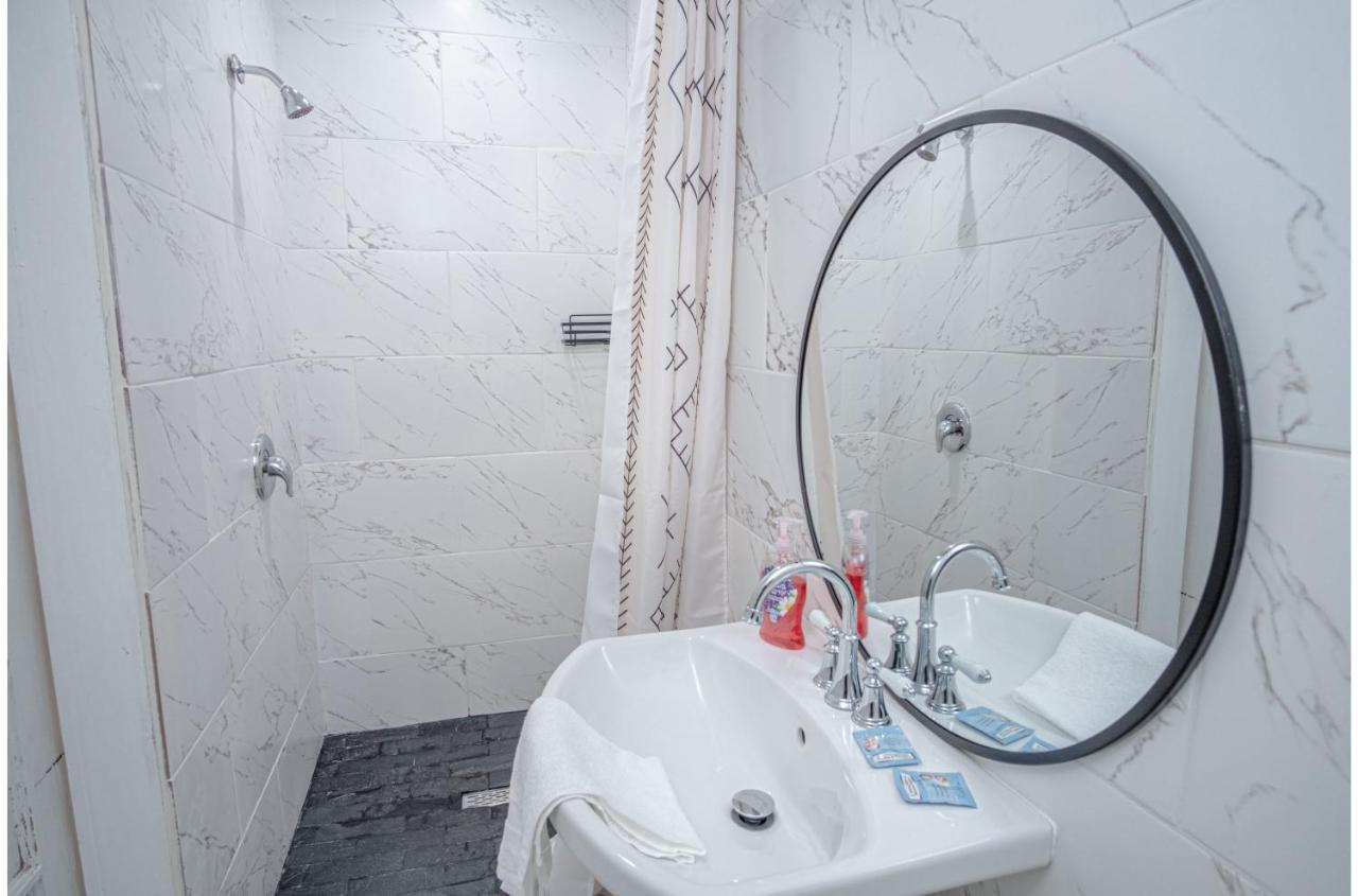 Adorable So Close To Amazing Downtown Guest house San Antonio