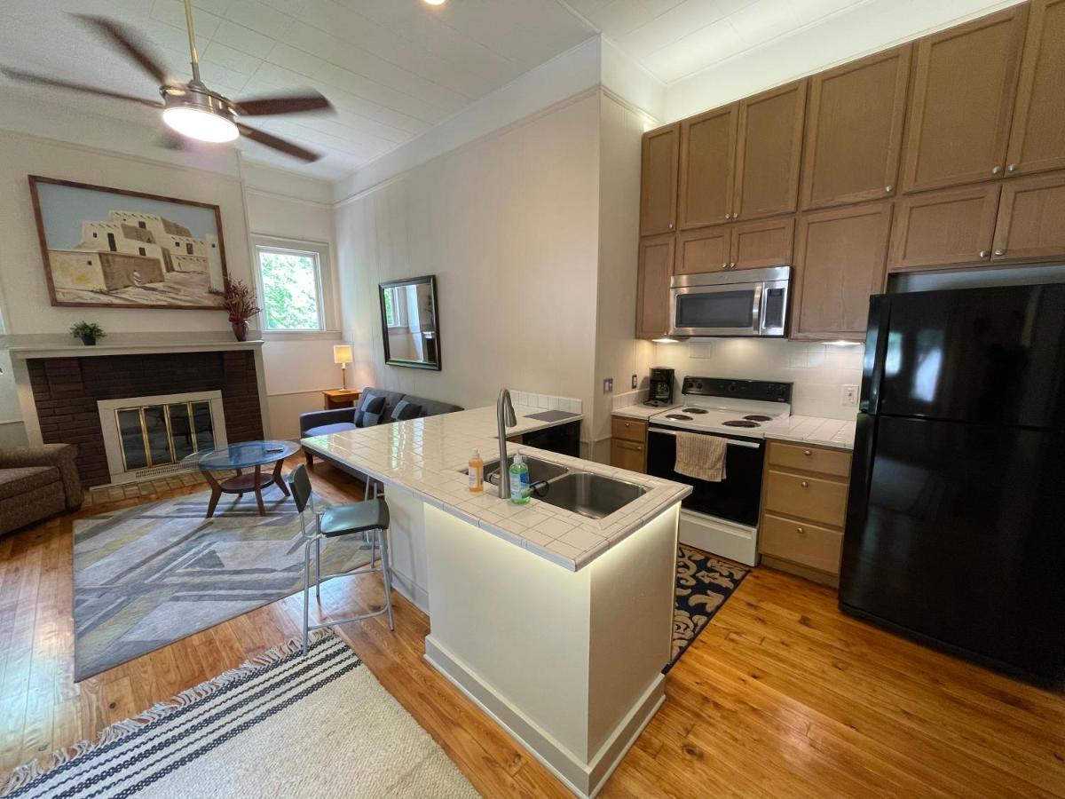 Apartment 1322-#6 Downtown High Ceiling Big Size 1b Unit *